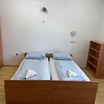 Glinska * Λιουμπλιάνα
