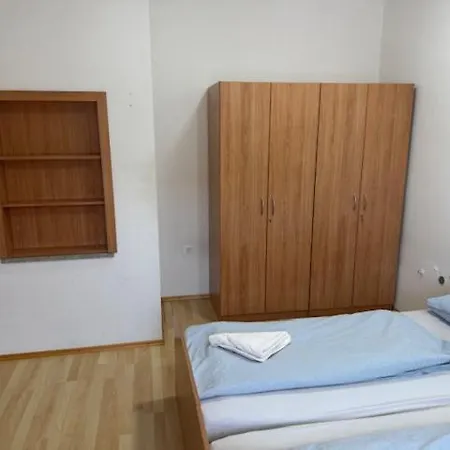 Glinska Hostel *